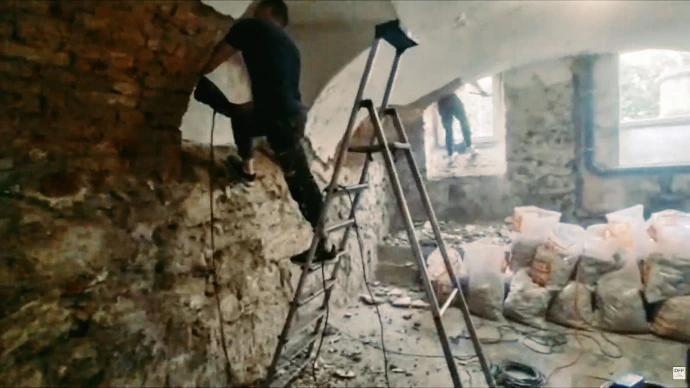 Hydroizolacja mineralna mokrych ścian.