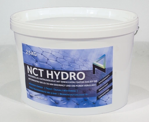 Zaprawa silikatowo-sodowa do hydroizolacji betonu od środka i od zewnątrz.