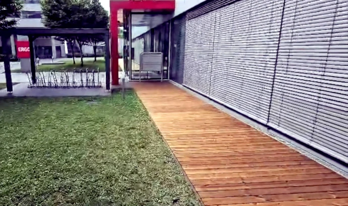 Odnowiony taras po usunięciu zniszczeń wywołanych wilgocią.